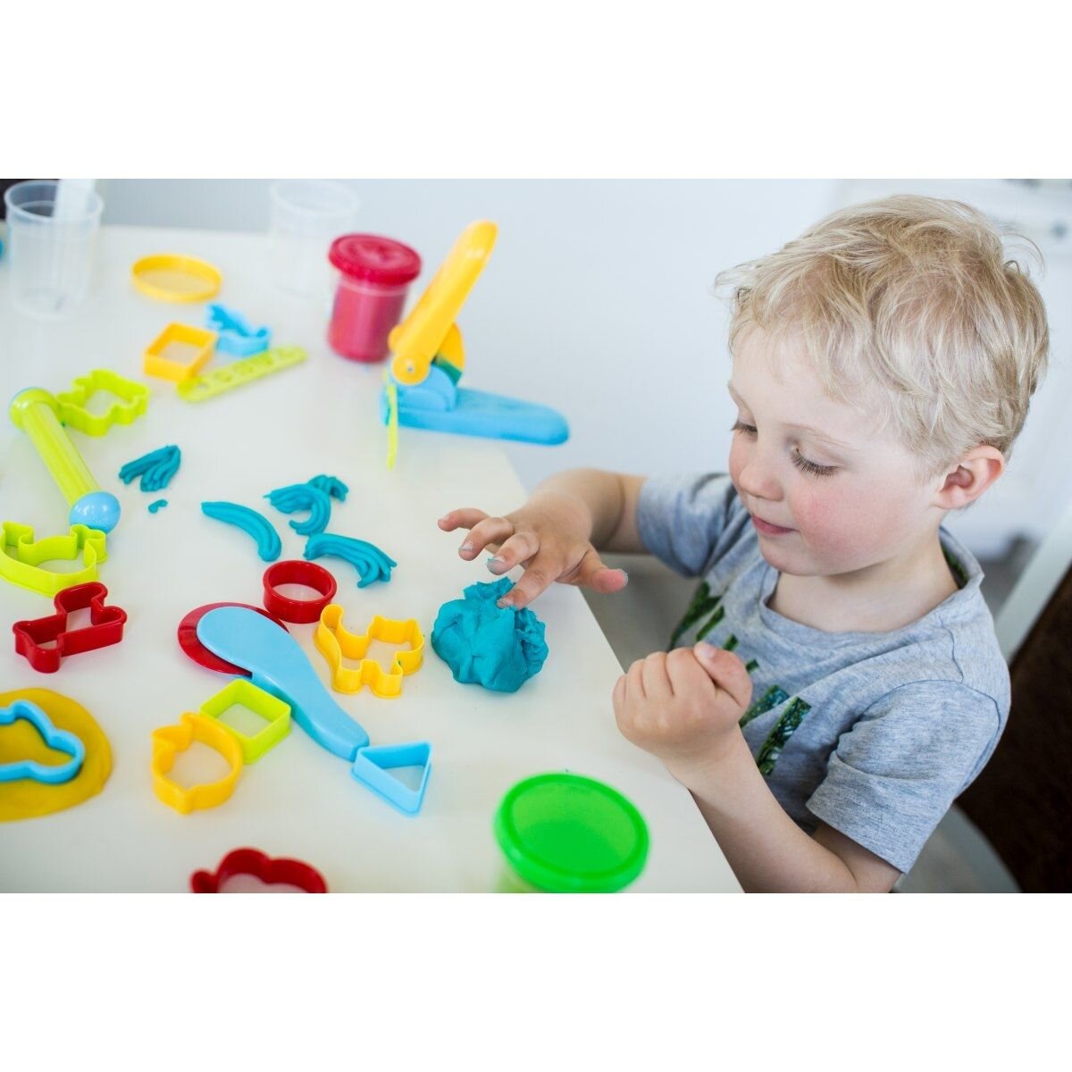 Djeco Knete: Starterset Knete 4 Dosen & 15 Werkzeuge