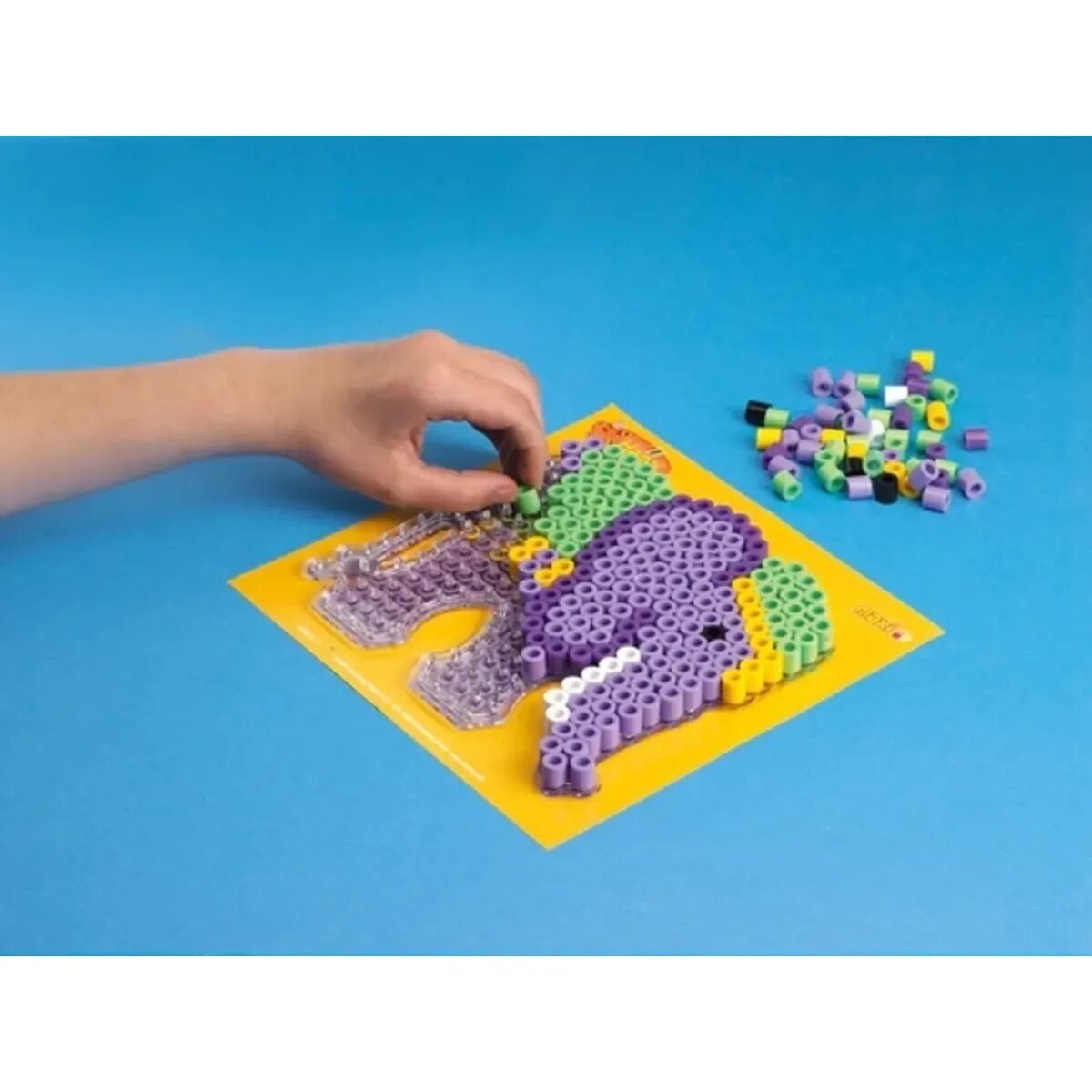 Hama Midi Bügelperlen, Geschenk-Set Peppa Pig, ca. 4.000 Stück , Motivvorlage und 2 Stiftplatten, inklusive Bügelpapier, Ø 5,0 mm