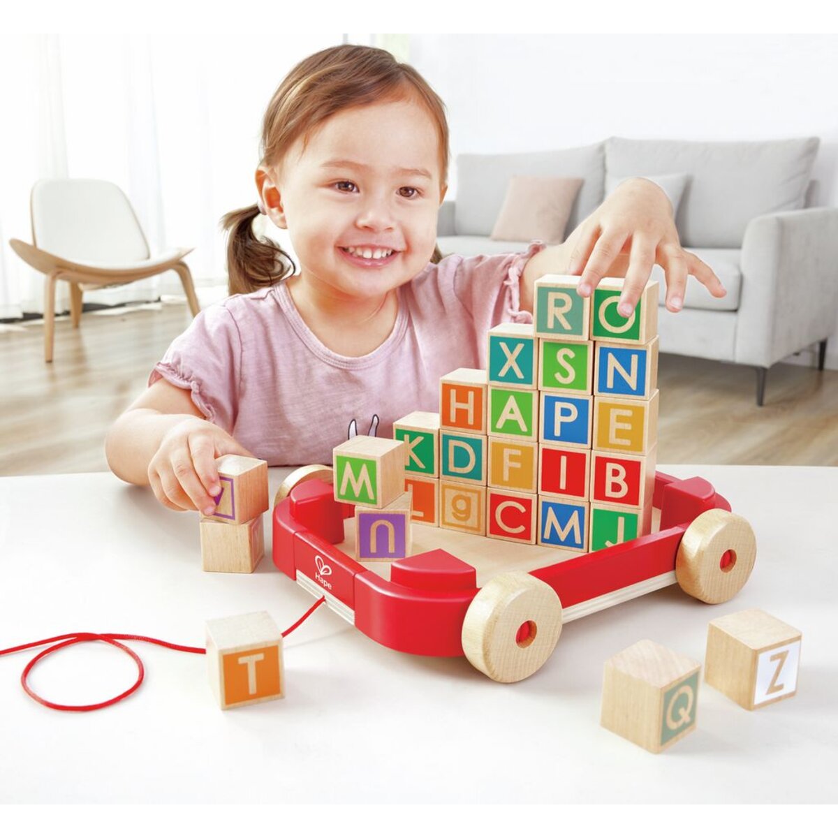 hape-buchstabenbaukloetze-im-nachziehwagen-7B2664FF3.jpg