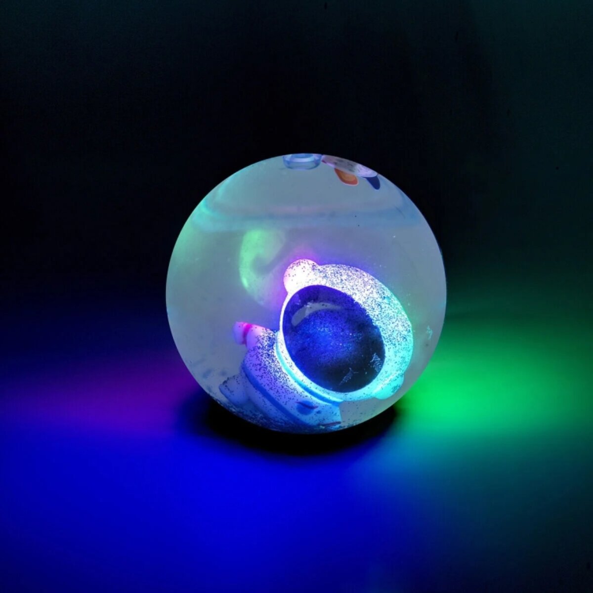 legami-leuchtender-springball-weltall-9D6319BC2.jpg