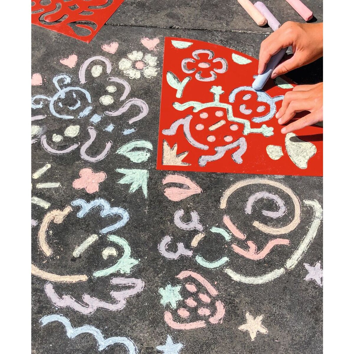 moses. Krabbelkäfer Straßen-Glitzerkreide mit Schablonen